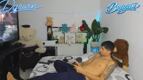 Snapshot of darwinandbrayan chatting on 17, 2, 2026 darwinandbrayan online show from 17, 2, 2026