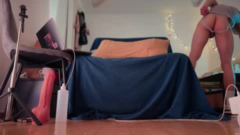 Snapshot of davey_ebash chatting on 29, 11, 2025 Davey online show from 29, 11, 2025