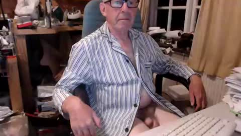 Snapshot of david89853 chatting on 4, 7, 2026 David online show from 4, 7, 2026