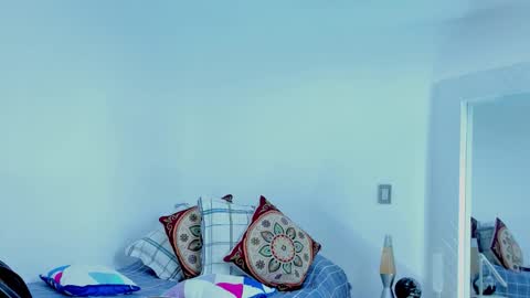 Hey im David that loves to explore and speak their fantasies. Very open talktative and nice. Feel free to chat with me online show from 17, 11, 2025