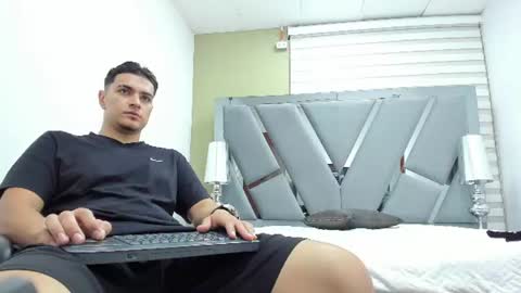 Snapshot of david_victoriaa chatting on 10, 6, 2026 david_victoriaa online show from 10, 6, 2026