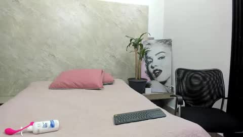 davida_karol online show from 2, 10, 2025