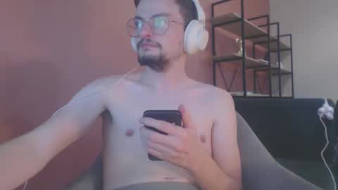 Snapshot of davidfoxfr chatting on 3, 11, 2025 davidfoxfr online show from 3, 11, 2025