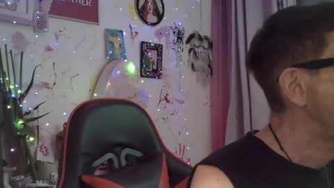 Snapshot of davidhumbee chatting on 25, 4, 2026 David Lucky 13 online show from 25, 4, 2026