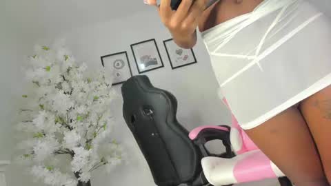 Snapshot of dayanis_latin chatting on 19, 6, 2026 dayanis_latin online show from 19, 6, 2026