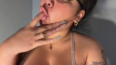 Snapshot of dayqueen1 chatting on 30, 6, 2026 dayqueen1 online show from 30, 6, 2026