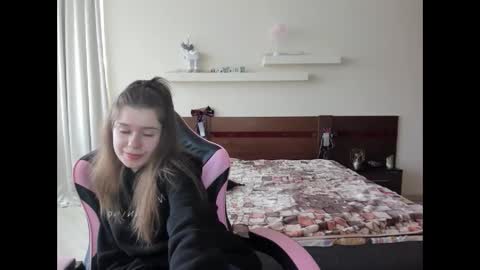 Snapshot of dazdrasmigdasue chatting on 7, 2, 2025 dazdrasmigdasue online show from 7, 2, 2025