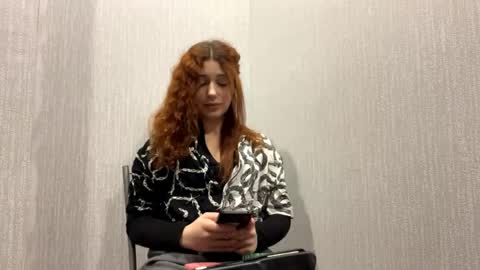 Snapshot of deandreaschomin chatting on 4, 4, 2026 Mia online show from 4, 4, 2026