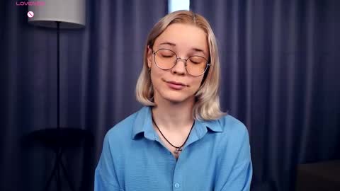 Charlie 18yo online show from 6, 10, 2025