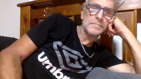 deanofflove2210 online show from 6, 2, 2025