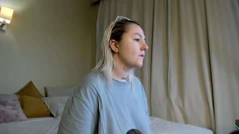 Debbie Mon Tue Fri Sun Sat GMT 3 1000am - 0400pm  online show from 29, 12, 2024