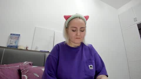 Debbie Mon Tue Fri Sun Sat GMT 3 1000am - 0400pm  online show from 12, 2, 2025