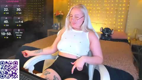 Snapshot of debbie_taylor chatting on 10, 5, 2026 Debbie Mon Tue Fri Sun Sat GMT 3 1000am - 0400pm online show from 10, 5, 2026