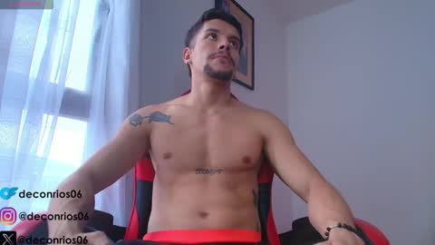 Snapshot of deconrios chatting on 8, 11, 2025 Santiago online show from 8, 11, 2025