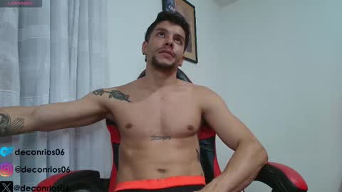 Snapshot of deconrios chatting on 24, 11, 2025 Santiago online show from 24, 11, 2025