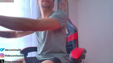 Snapshot of deconrios chatting on 24, 11, 2025 Santiago online show from 24, 11, 2025