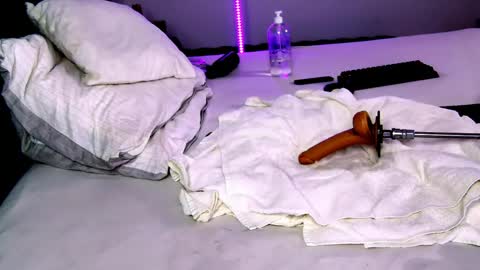   Tikhomirov old usersname    Instagram- tikhomirovandreea17 Twitter DeeaOfficial17  online show from 8, 3, 2026