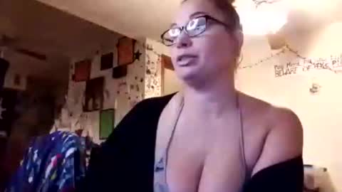 Snapshot of deedeemarie02 chatting on 20, 11, 2025 Deedeemarie02 online show from 20, 11, 2025