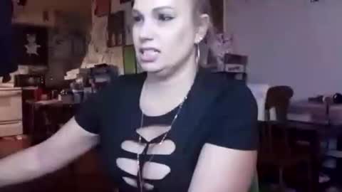 Snapshot of deedeemarie02 chatting on 29, 11, 2025 Deedeemarie02 online show from 29, 11, 2025