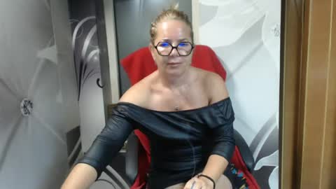Snapshot of deepintoyourmind chatting on 18, 6, 2026 hi guys i m a cute milf i m here for good time and nice people pls be respectfool and enjoy me online show from 18, 6, 2026