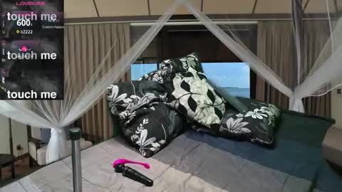 Deeply  Asian style...  Nice to meet you   thumb up me please help us. online show from 17, 11, 2025