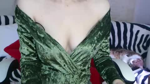 Snapshot of deessedivine chatting on 1, 1, 2025 KamiDevi online show from 1, 1, 2025