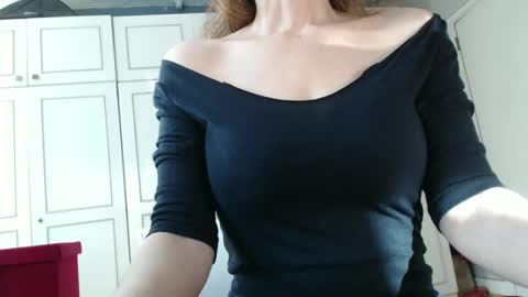 Snapshot of deessedivine chatting on 1, 3, 2025 KamiDevi online show from 1, 3, 2025