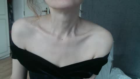 Snapshot of deessedivine chatting on 13, 9, 2025 KamiDevi online show from 13, 9, 2025