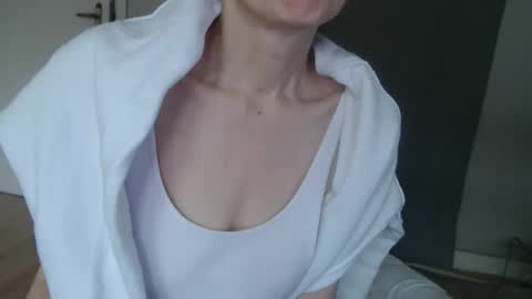 Snapshot of deessedivine chatting on 13, 10, 2025 KamiDevi online show from 13, 10, 2025