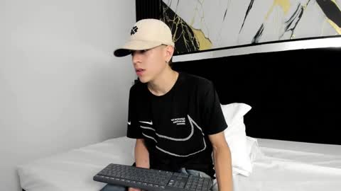 Snapshot of dei_v_48 chatting on 28, 1, 2025 DEIVY online show from 28, 1, 2025