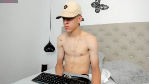 Snapshot of dei_v_48 chatting on 28, 1, 2025 DEIVY online show from 28, 1, 2025