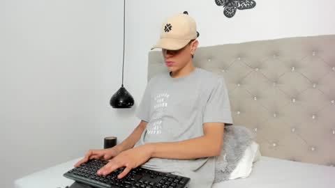 Snapshot of dei_v_48 chatting on 6, 2, 2025 DEIVY online show from 6, 2, 2025