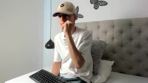 Snapshot of dei_v_48 chatting on 10, 2, 2025 DEIVY online show from 10, 2, 2025