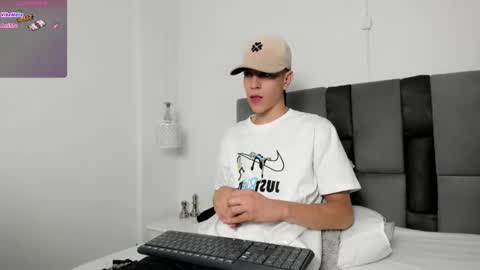 Snapshot of dei_v_48 chatting on 10, 3, 2025 DEIVY online show from 10, 3, 2025