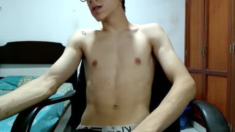 Snapshot of dei_v_48 chatting on 20, 10, 2025 DEIVY online show from 20, 10, 2025