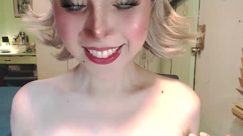 Snapshot of deliciosats chatting on 30, 4, 2026 Mercedes online show from 30, 4, 2026