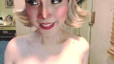 Snapshot of deliciosats chatting on 4, 5, 2026 Mercedes online show from 4, 5, 2026