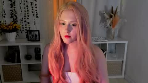 Delilah or Laila online show from 25, 4, 2026