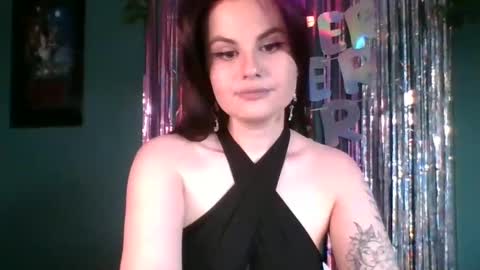 Snapshot of dellacrush_ chatting on 5, 2, 2025 dellacrush_ online show from 5, 2, 2025