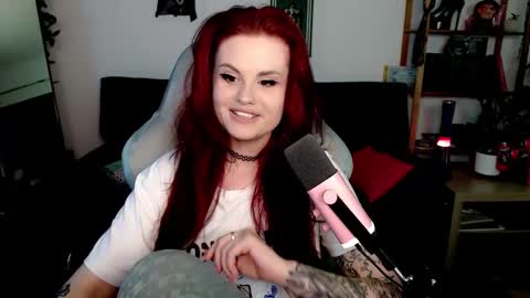 Snapshot of dellacrush_ chatting on 12, 11, 2025 dellacrush_ online show from 12, 11, 2025