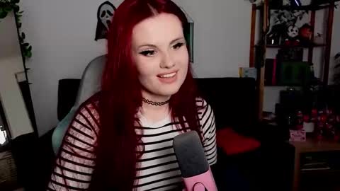 Snapshot of dellacrush_ chatting on 24, 11, 2025 dellacrush_ online show from 24, 11, 2025