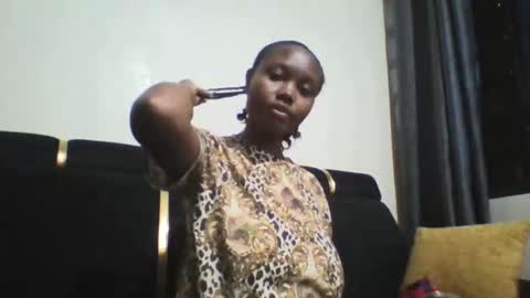 Snapshot of dellarine517299 chatting on 10, 10, 2025 dellarine517299 online show from 10, 10, 2025