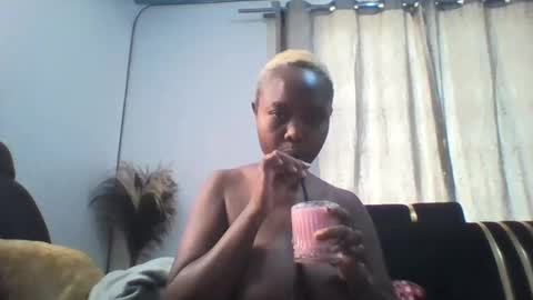 Snapshot of dellarine517299 chatting on 8, 1, 2026 dellarine517299 online show from 8, 1, 2026