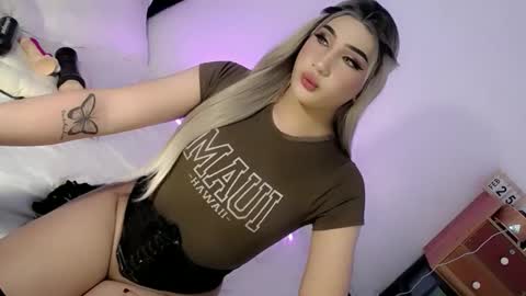 Snapshot of deluxetgirl69 chatting on 25, 2, 2025 Chesca online show from 25, 2, 2025