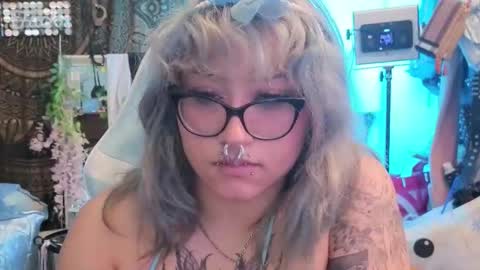Snapshot of deluxxxeblu chatting on 14, 1, 2026 TankinBody online show from 14, 1, 2026