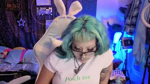 Snapshot of deluxxxeblu chatting on 16, 3, 2026 TankinBody online show from 16, 3, 2026