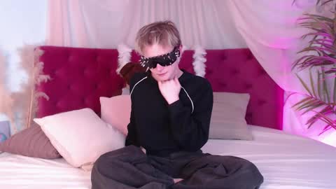 Snapshot of demianenglen chatting on 3, 10, 2025 demianenglen online show from 3, 10, 2025