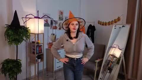 Snapshot of denicehendson chatting on 30, 10, 2025 Viola online show from 30, 10, 2025