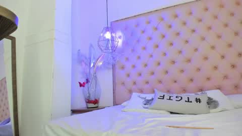 denisse_logan online show from 2, 4, 2026