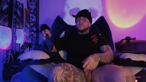 Snapshot of denjig chatting on 1, 12, 2025 Oliver online show from 1, 12, 2025